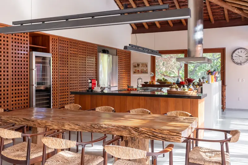 Sala de jantar integrada à cozinha
