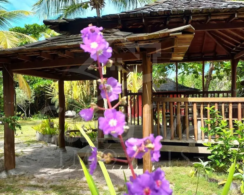 Terreno com casa em Caraíva